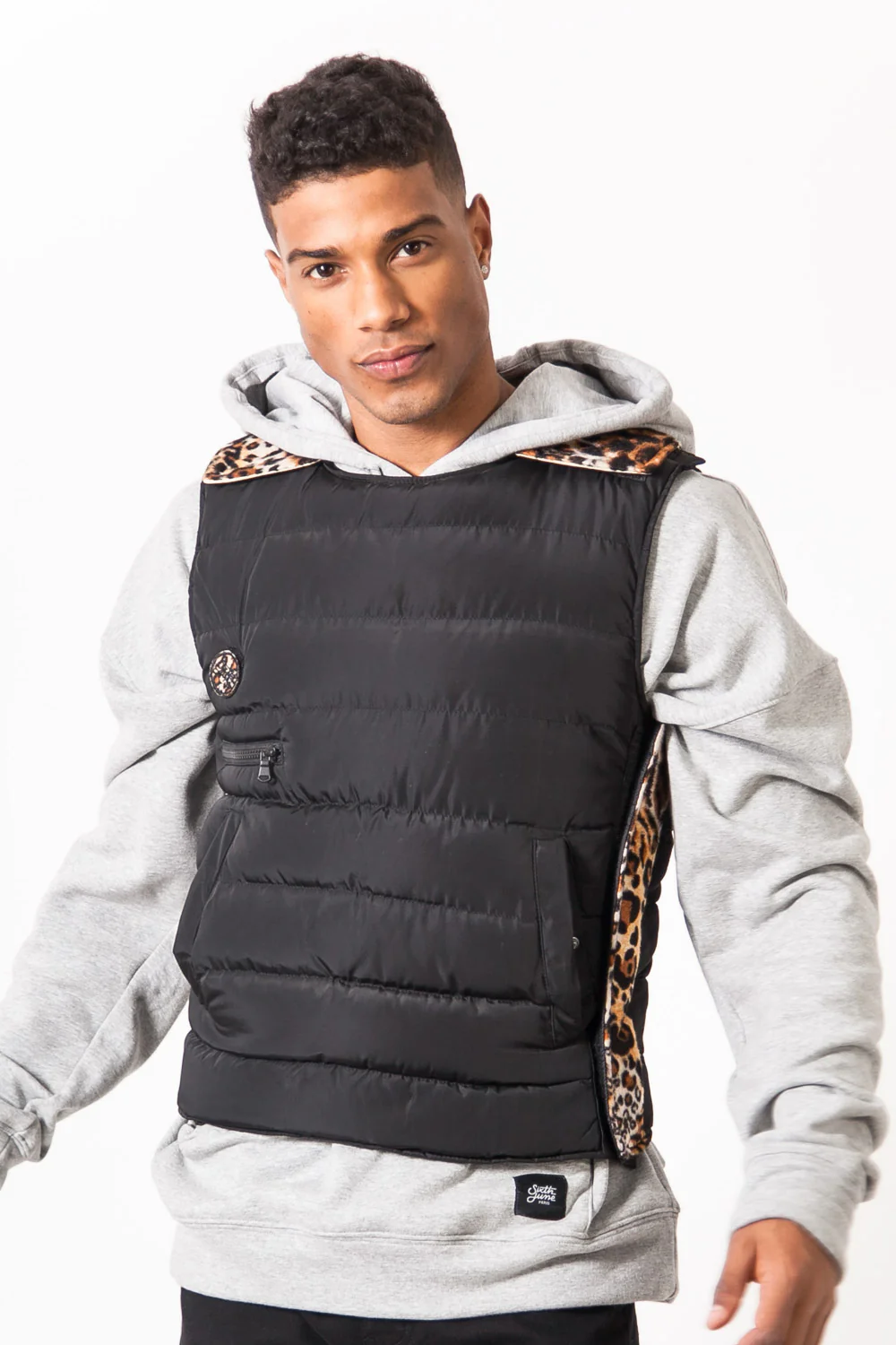 Veste matelassée sans manches noire léopard - Image 3