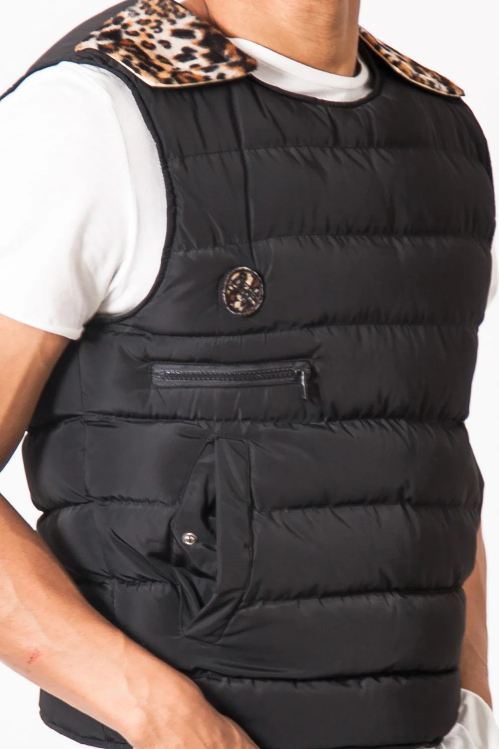 Veste matelassée sans manches noire léopard - Image 4