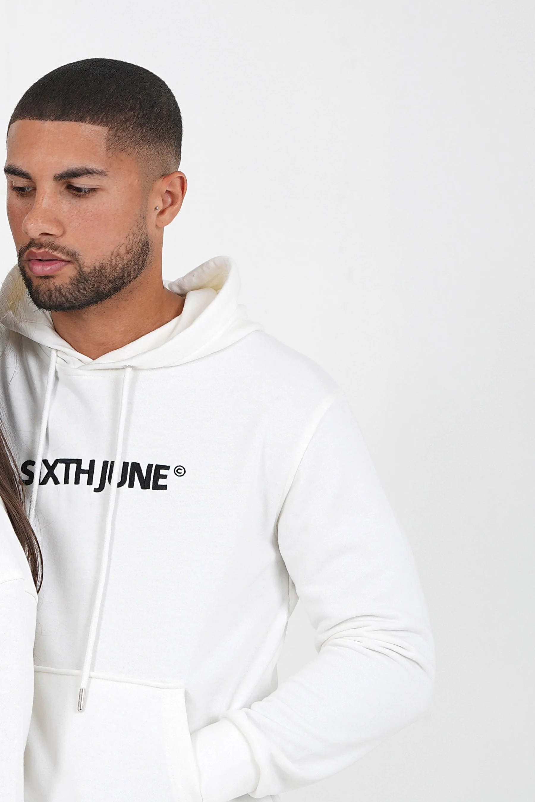 Sweatshirt capuche logo brodé Blanc - Image 4