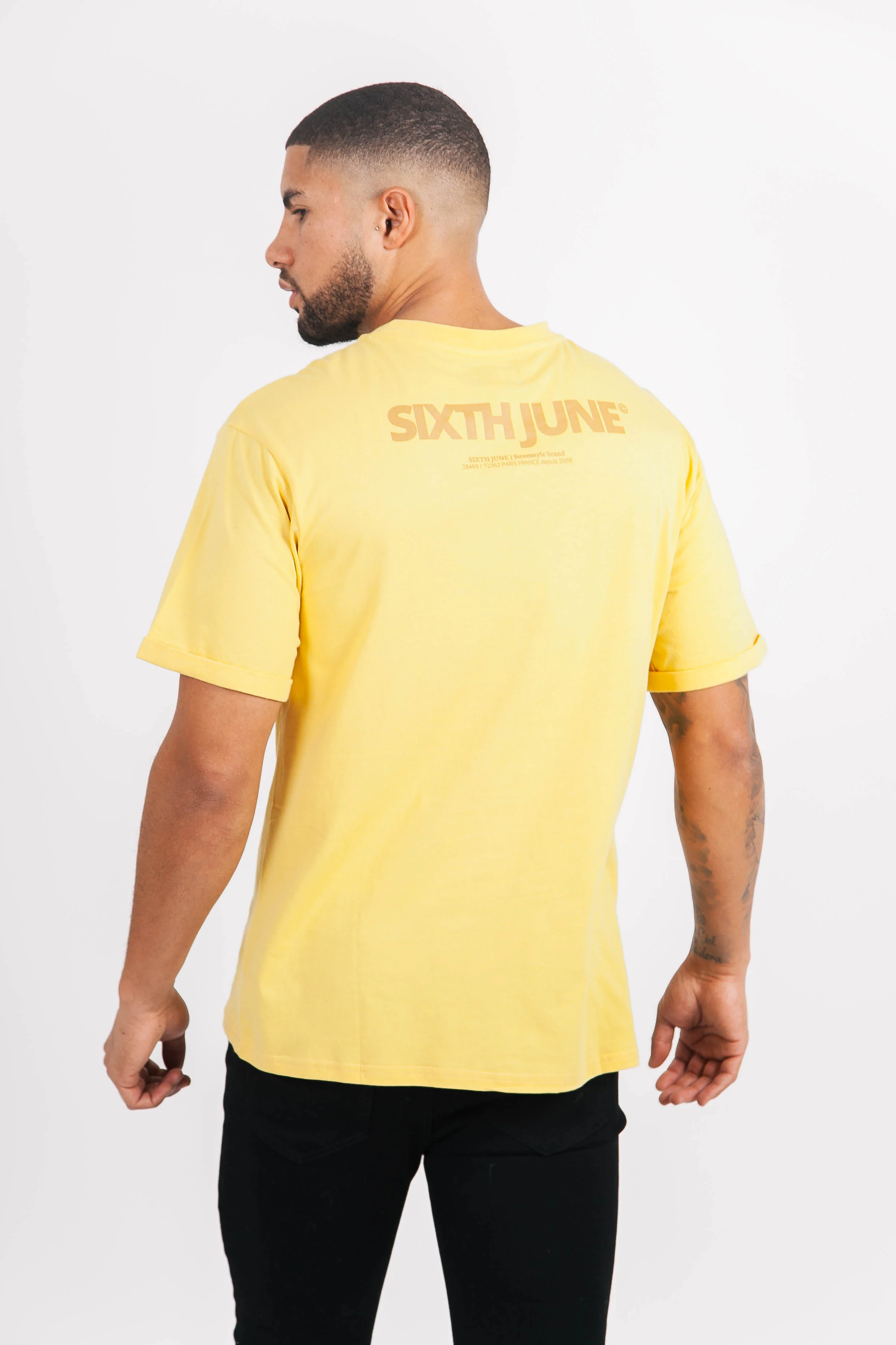 T-shirt basique logo manches jaune moutarde - Image 4