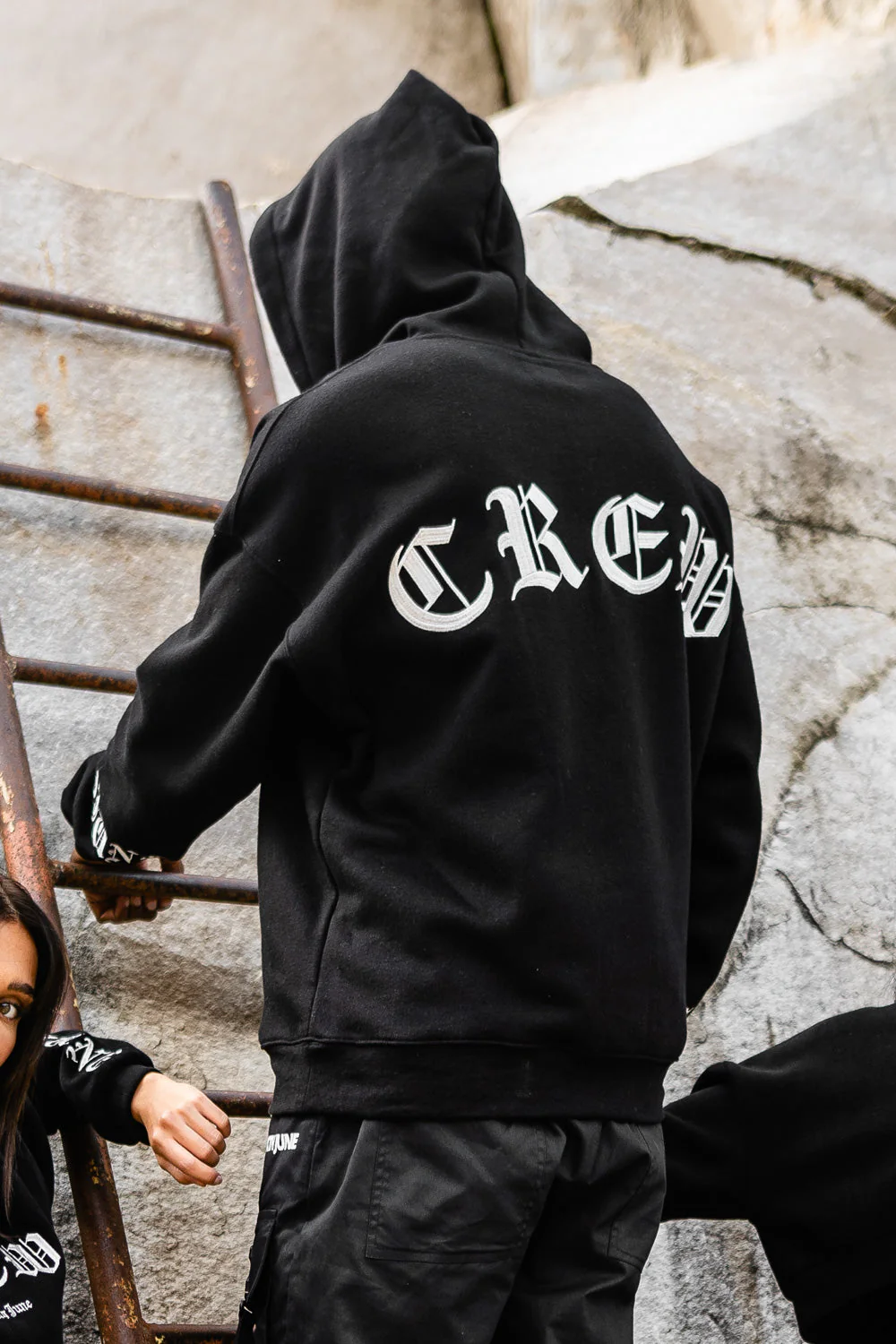 Sweat capuche crew manches Noir - Image 6