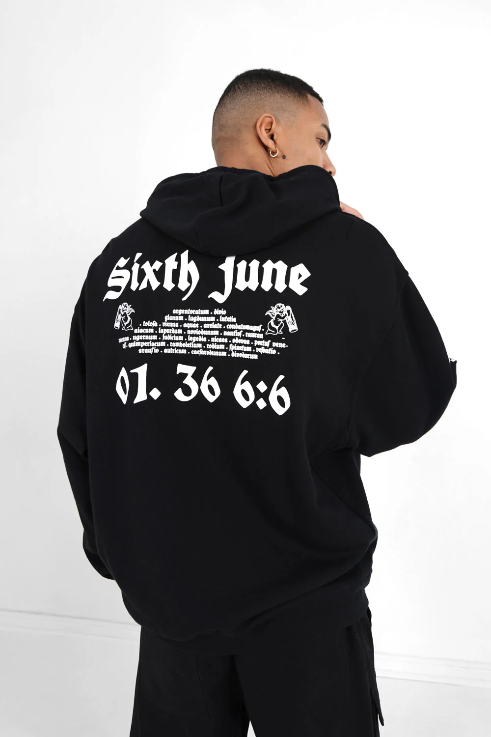 Sweatshirt capuche imprimé gotique Noir