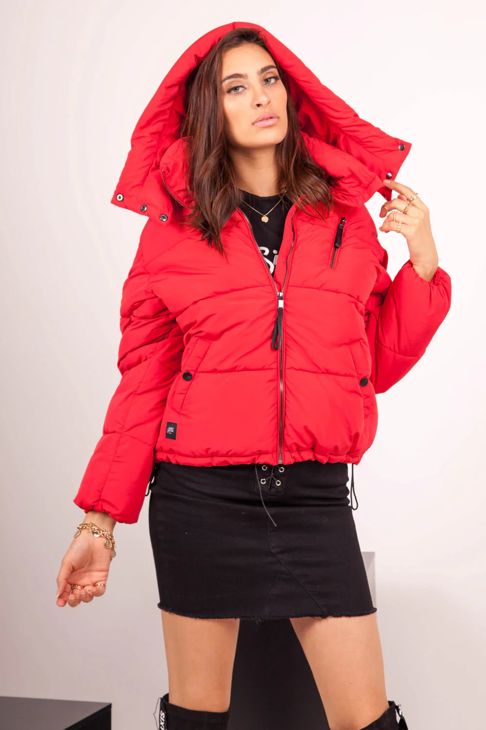 Doudoune courte capuche rouge - Image 5