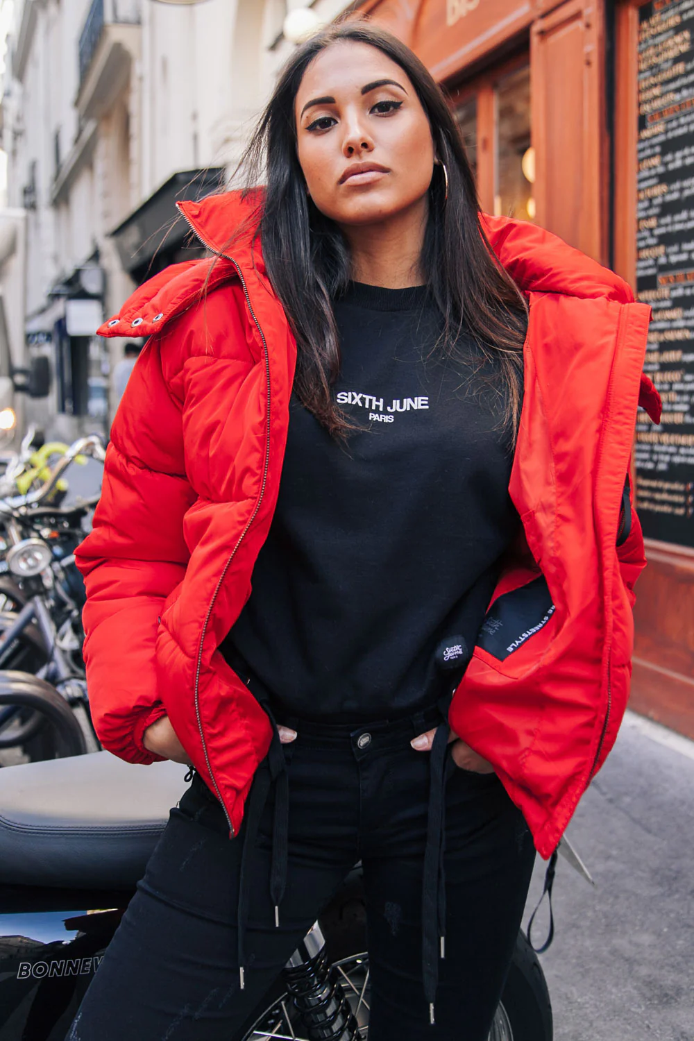 Doudoune courte capuche rouge - Image 6