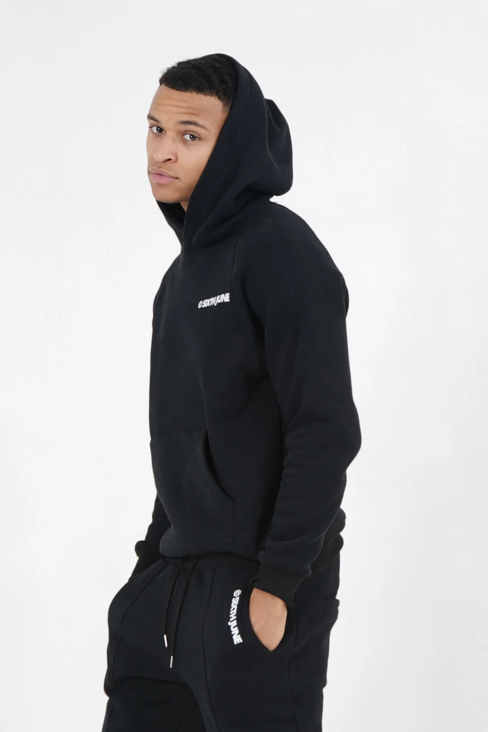 Sweat capuche molletonné logo Noir - Image 4