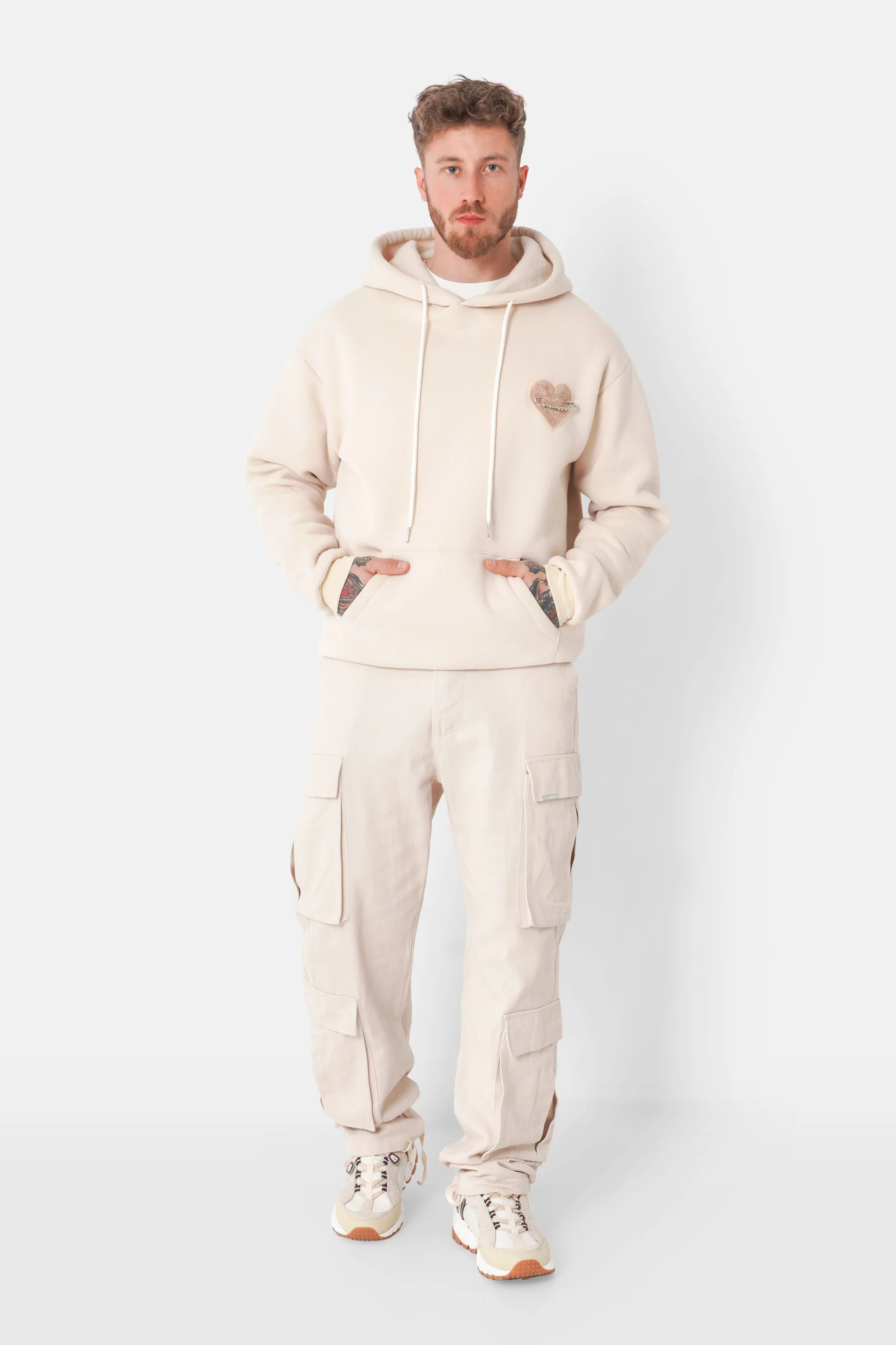 Sweatshirt capuche coeur brodé molletonné Beige clair - Image 2