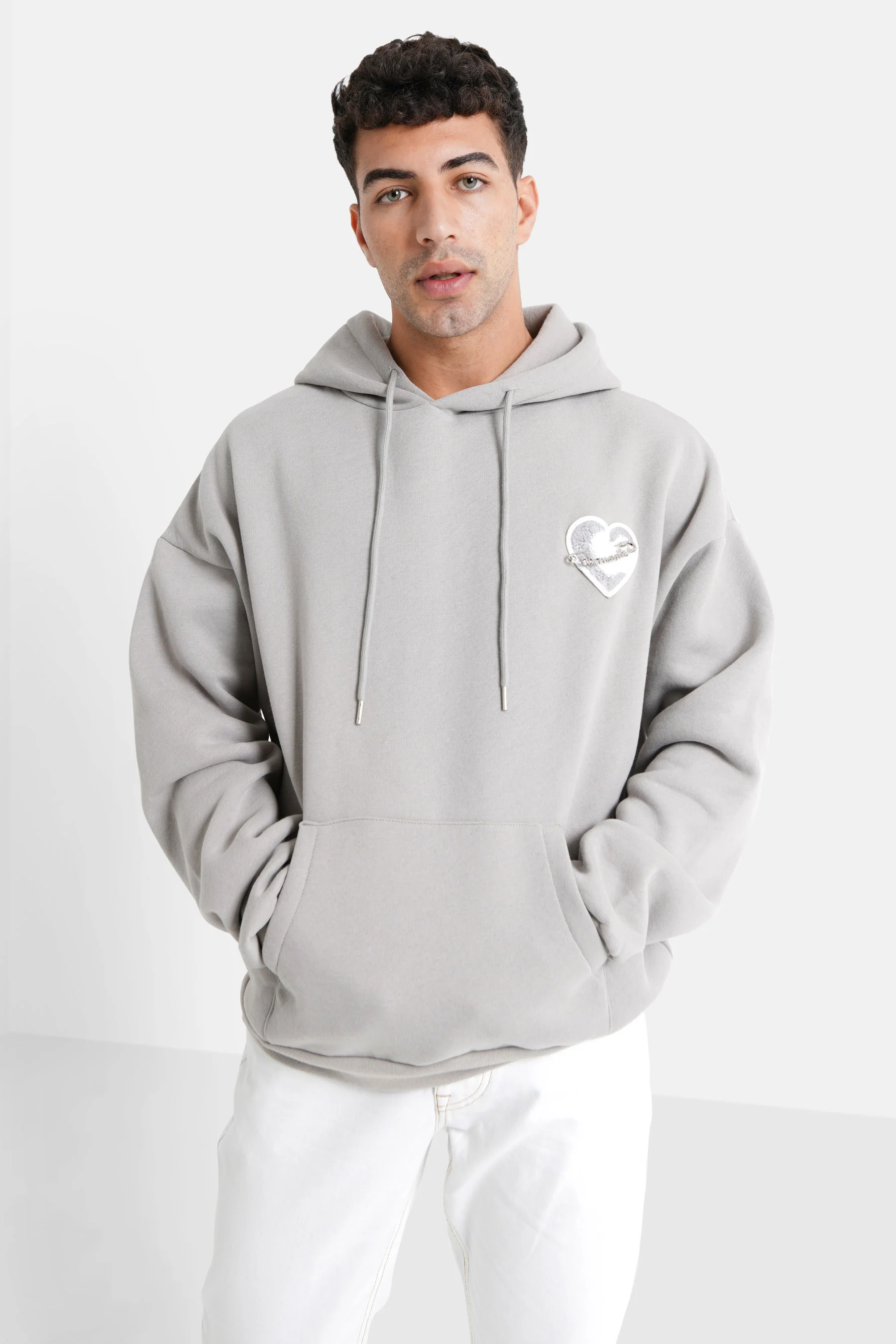 Sweatshirt capuche coeur brodé molletonné Gris