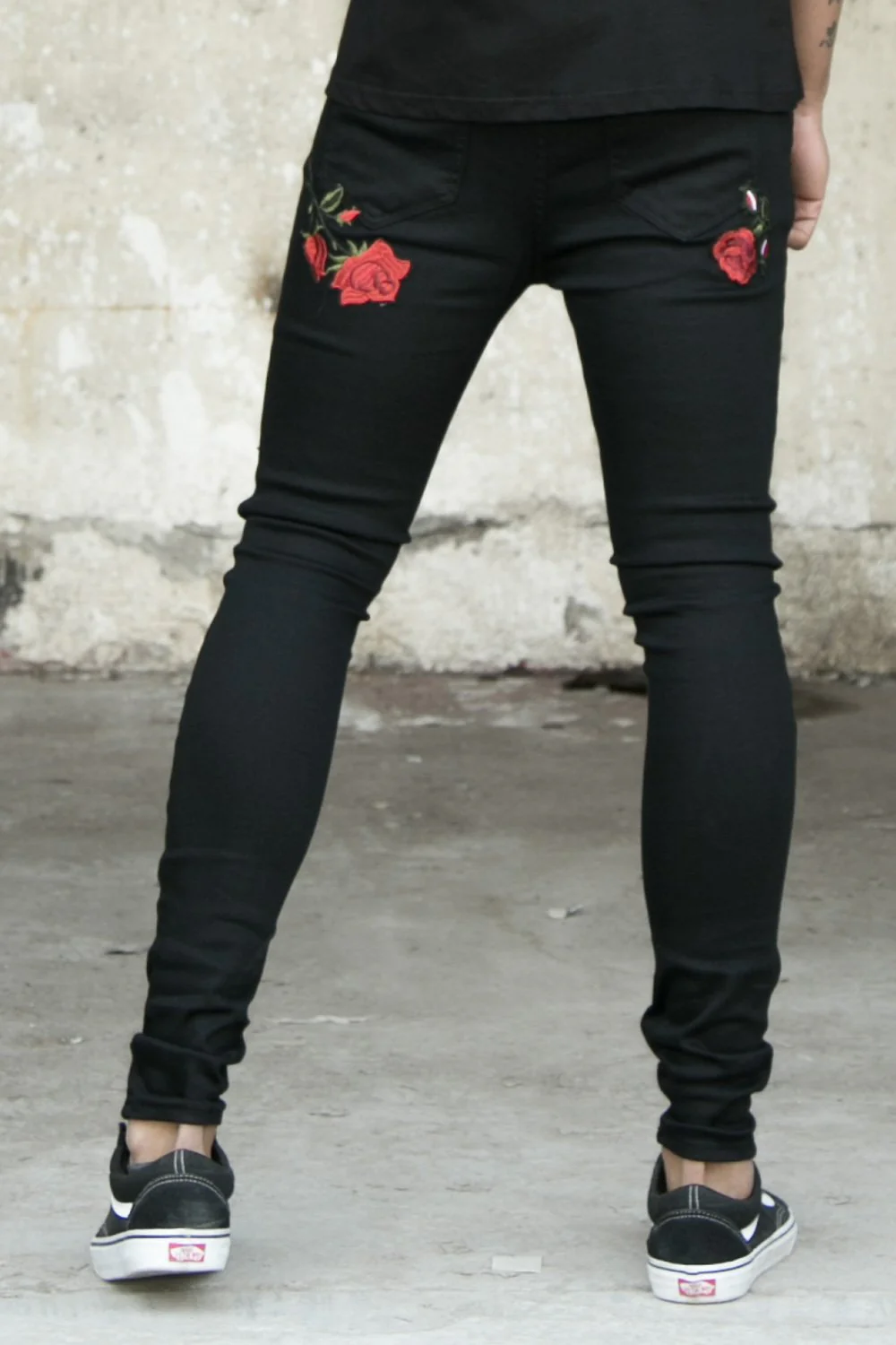 Jean broderie roses noir