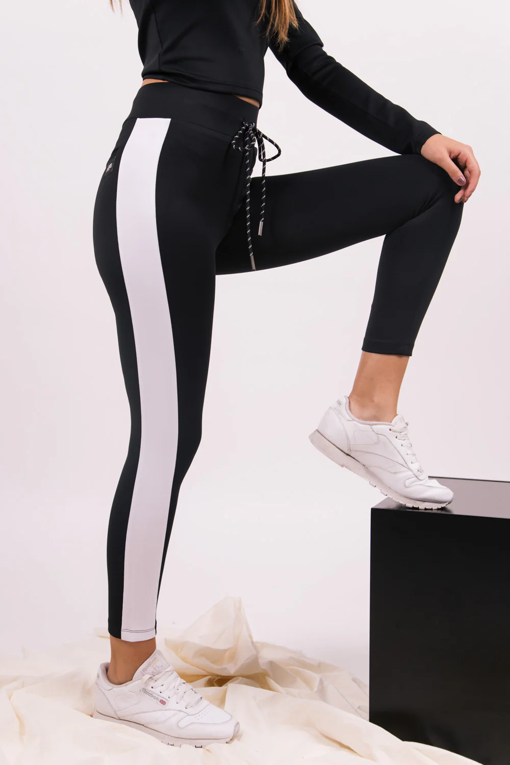 Legging bandes noir blanc - Image 2