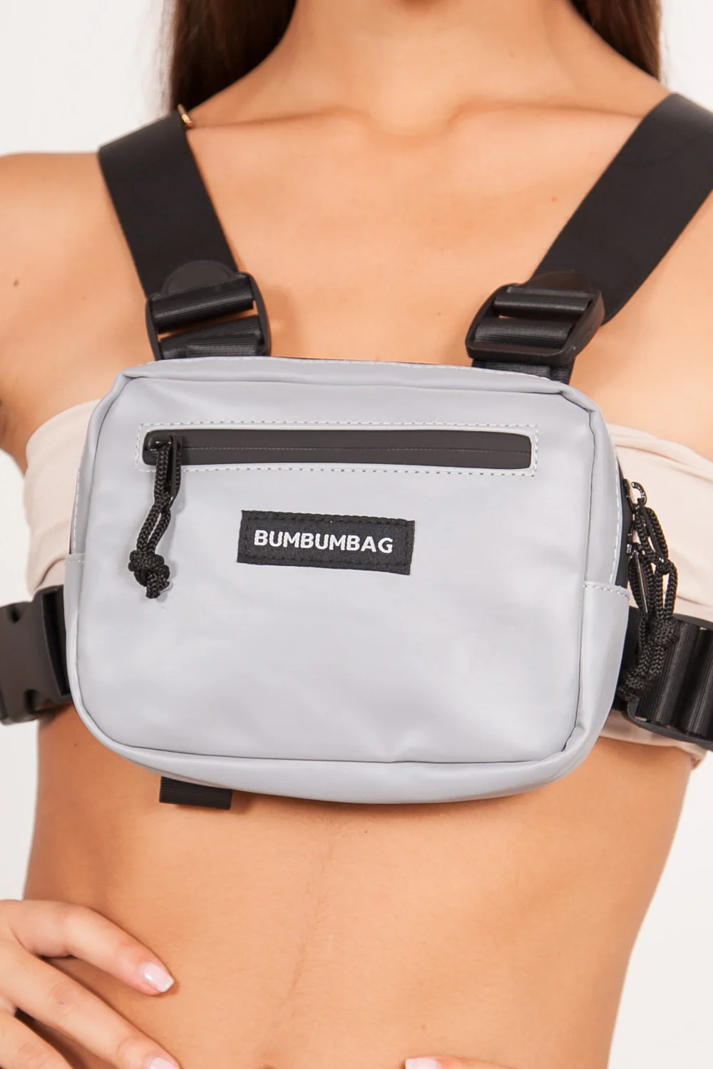 Mini sac poitrine réfléchissant logo gris - Image 9