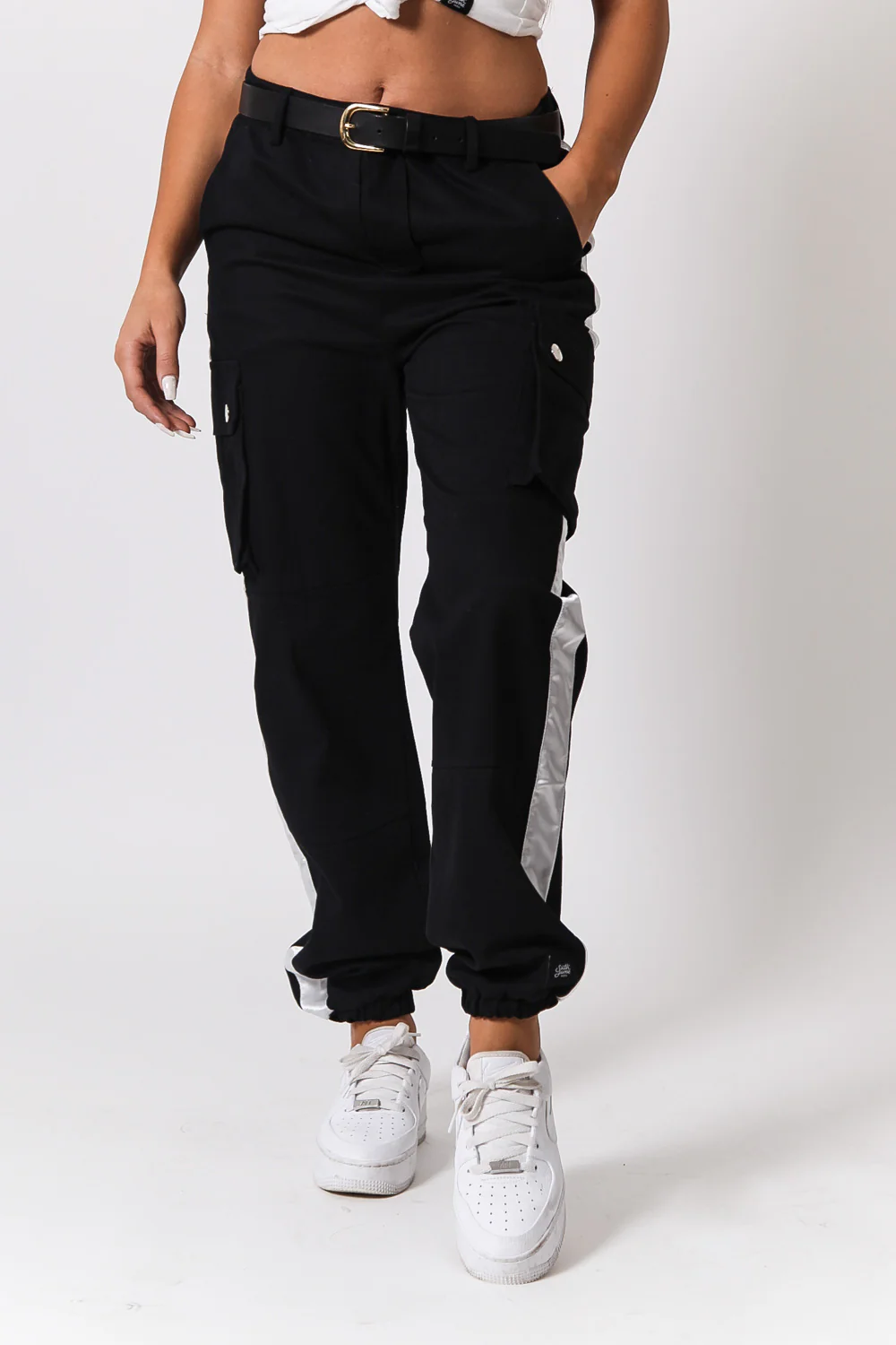 Pantalon cargo bandes satin noir blanc - Image 2