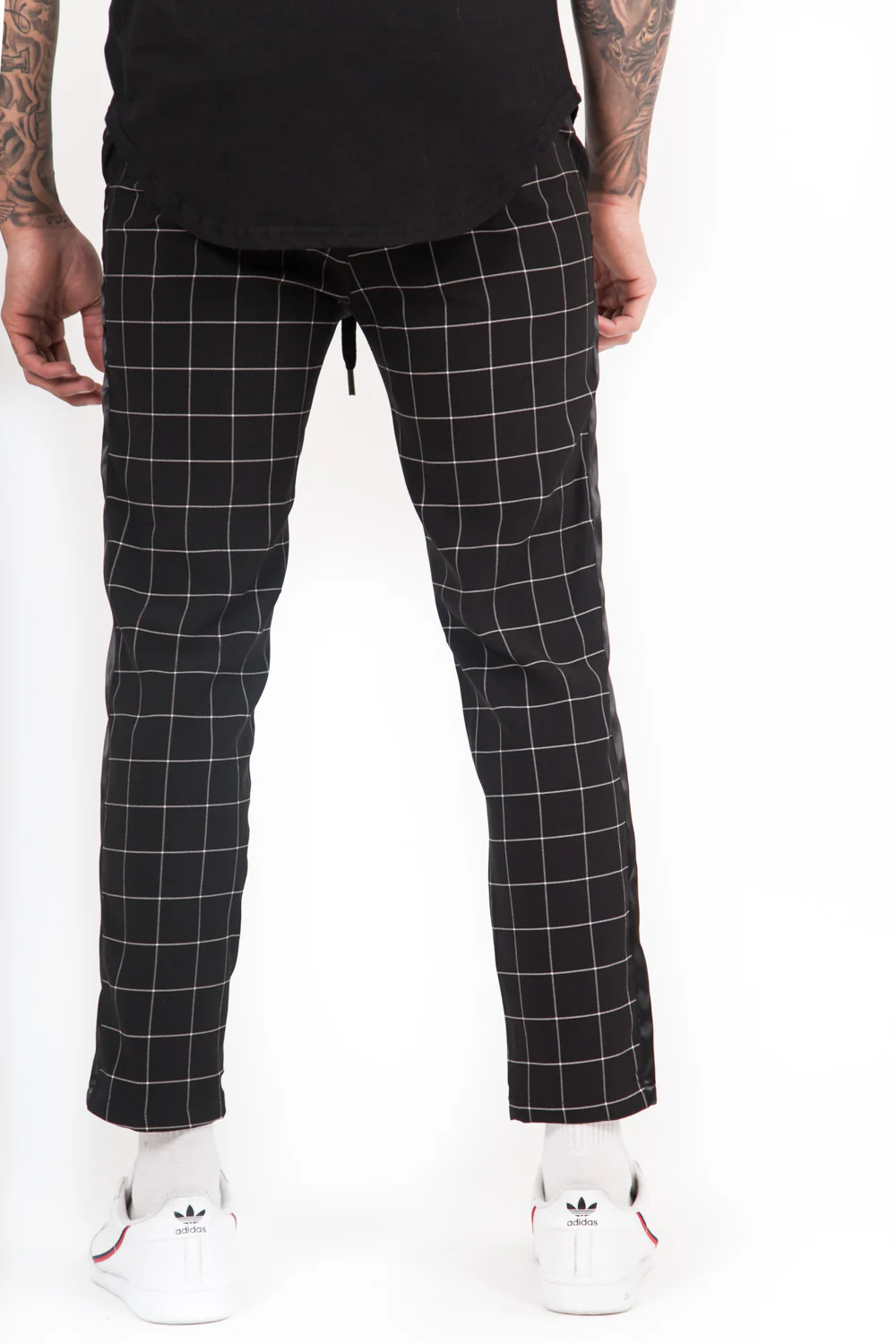Pantalon carreaux bandes noir - Image 4