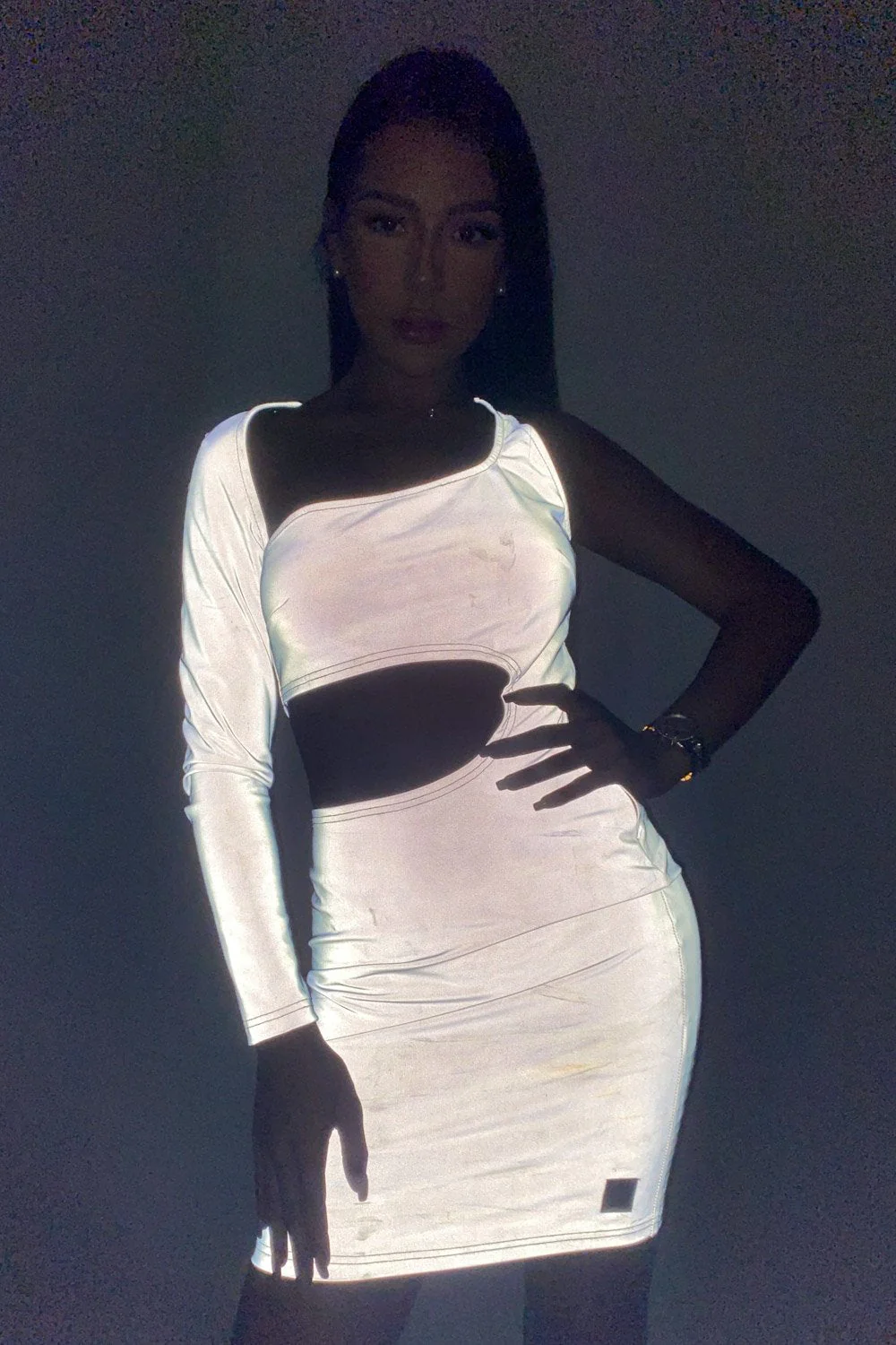 Robe réfléchissante asymétrique gris - Image 3