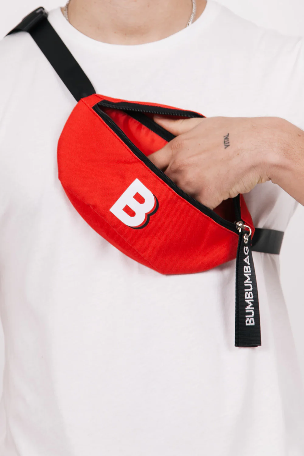 Sac banane logo zip rouge