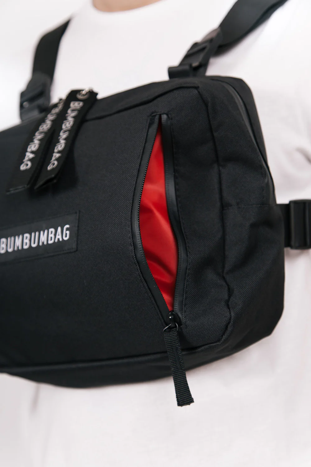 Sac poitrine texte zips noir - Image 5