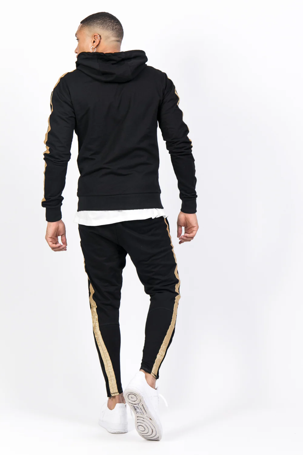 Sweat capuche bandes dorées noir - Image 3