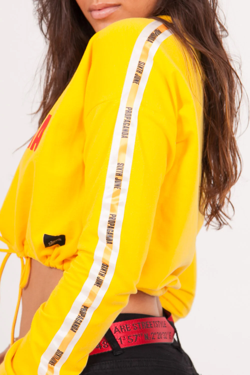 Sweat crop top bandes Propaganda jaune - Image 4