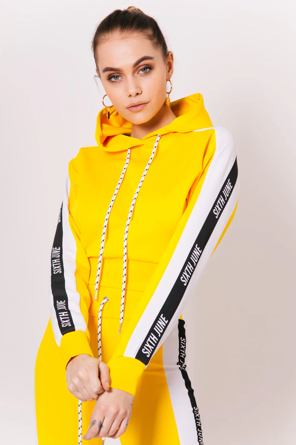 Sweatshirt court bandes logo jaune - Image 2