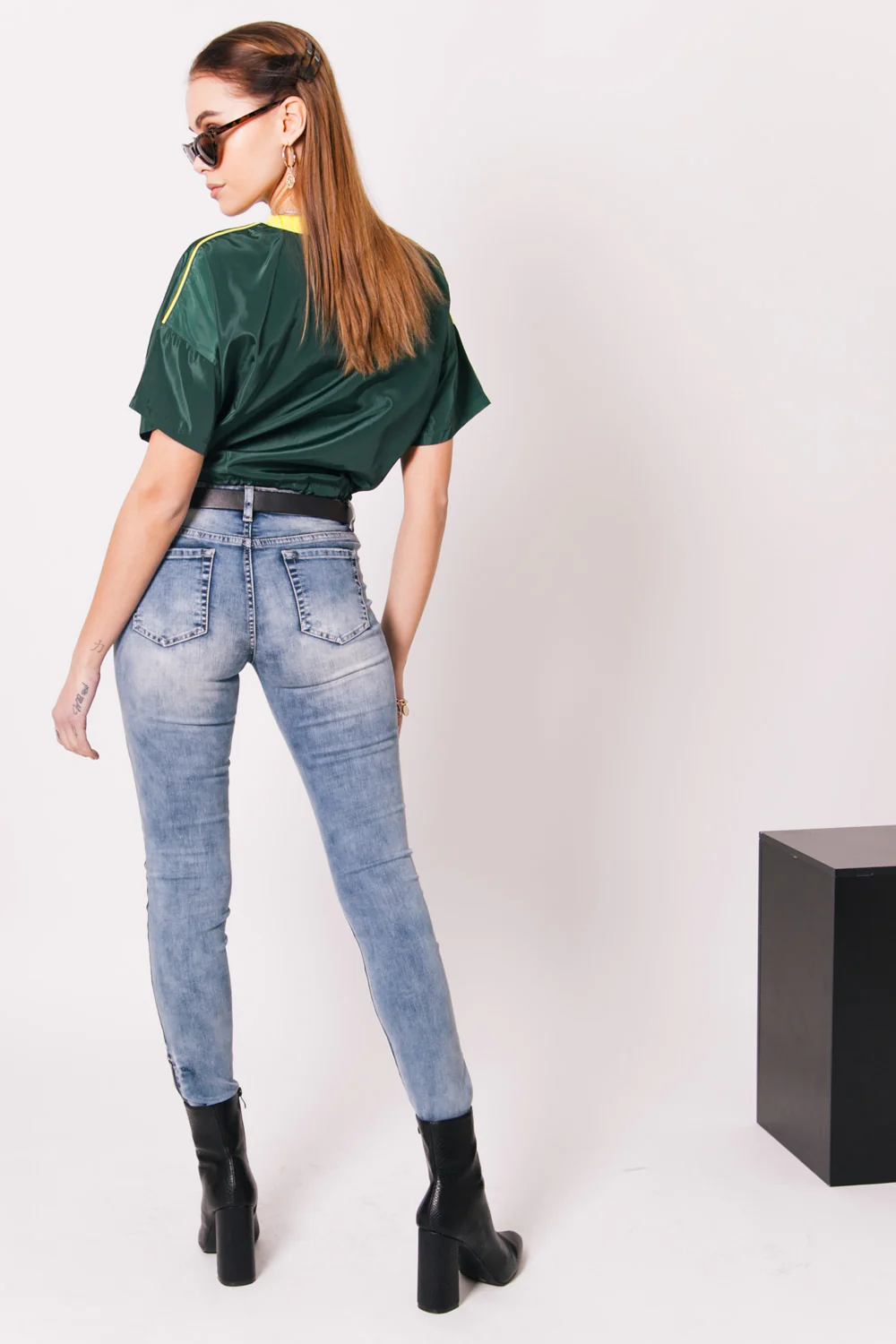 T-shirt crop top drapeau vert jaune - Image 6