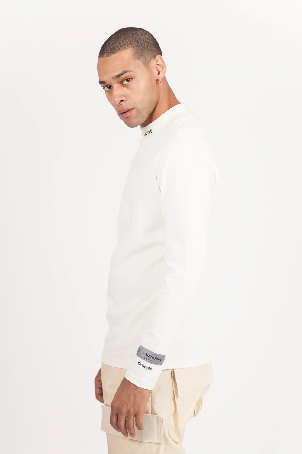 T-shirt col cheminée logo blanc cassé - Image 6