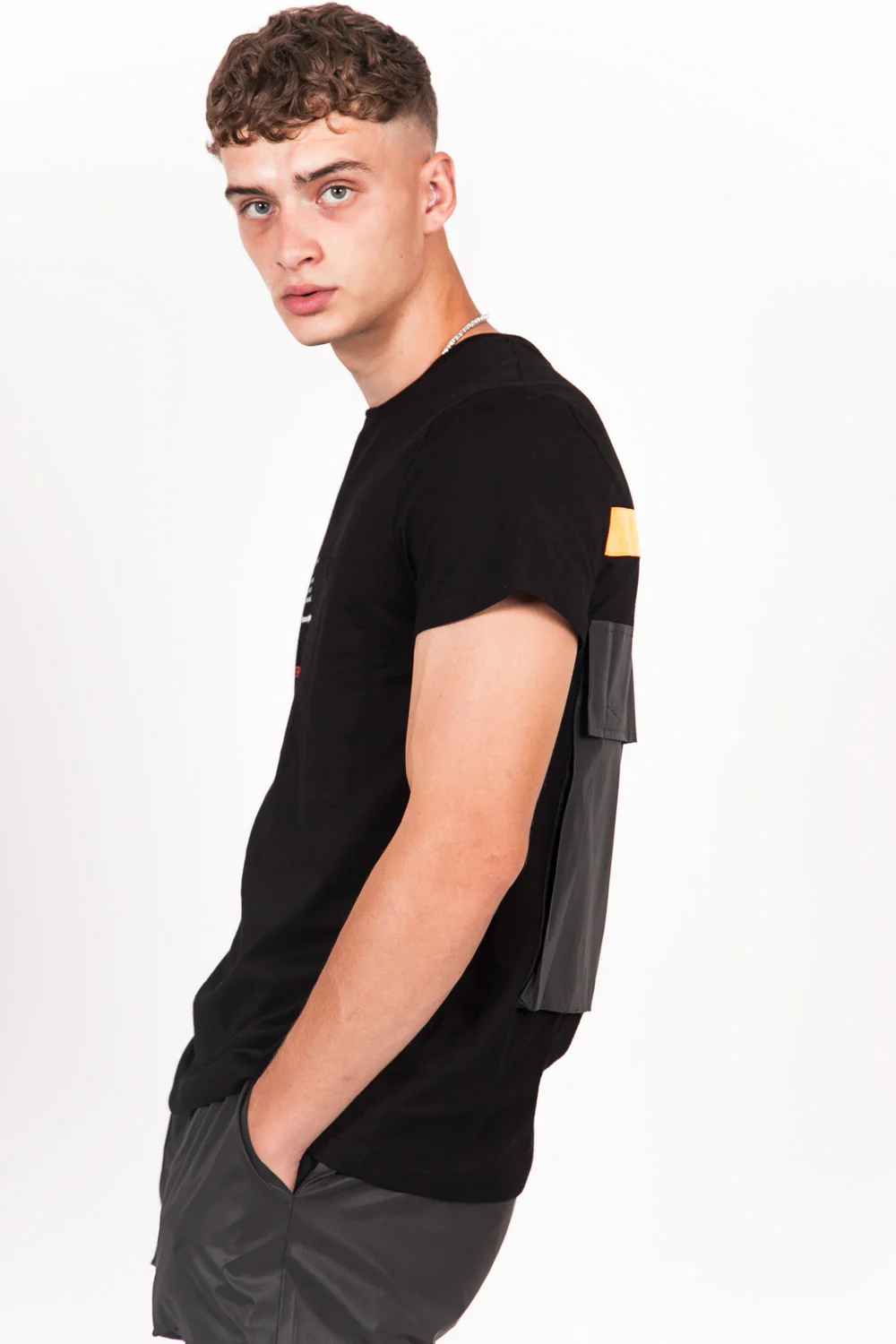 T-shirt poche dos réfléchissant noir - Image 6