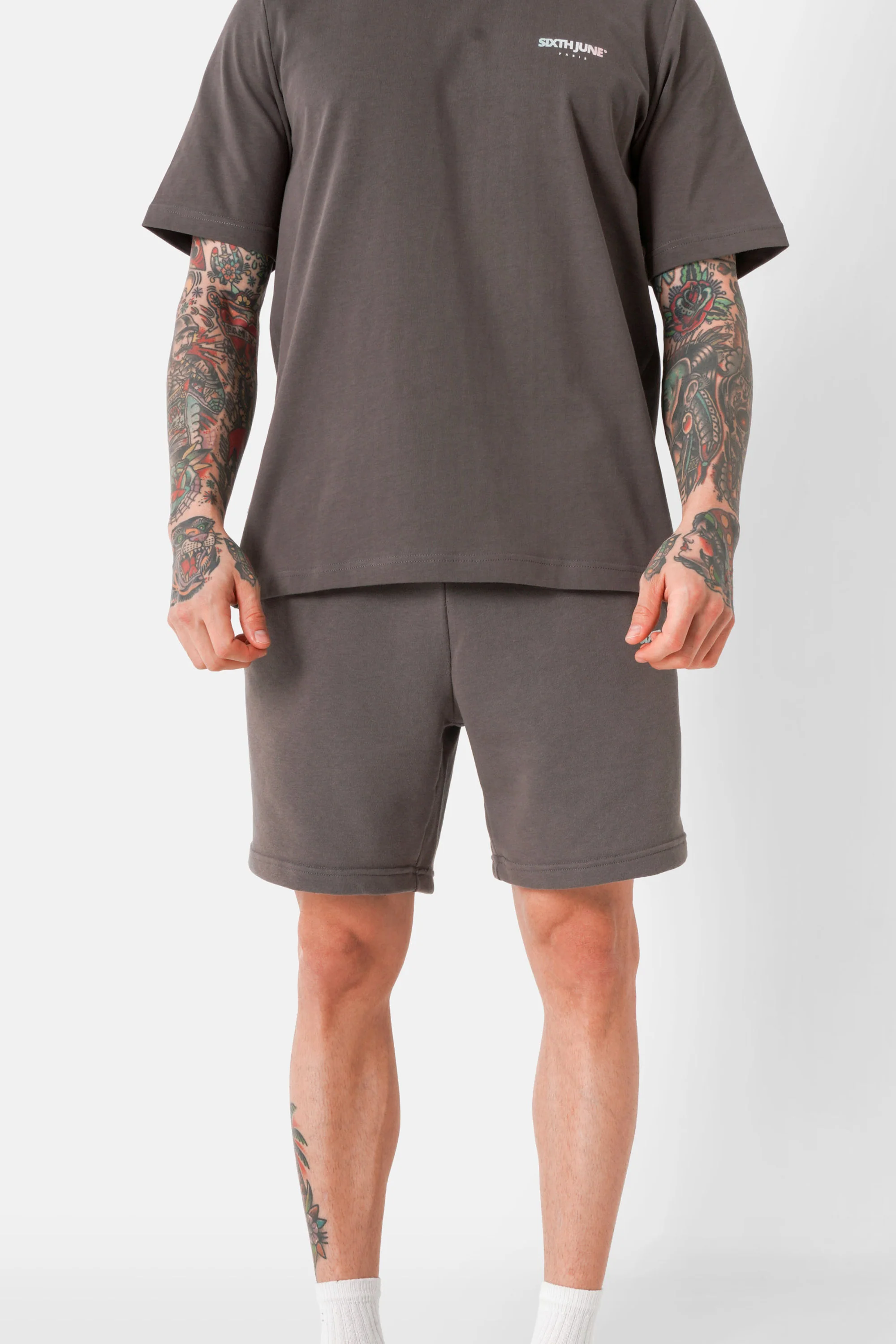 TIE AND DYE logo short